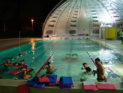 Piscine des Campelières, dôme ouvert Piscine des Campelières, dôme ouvert